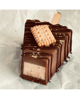 Sernik na patyku Orzechowy